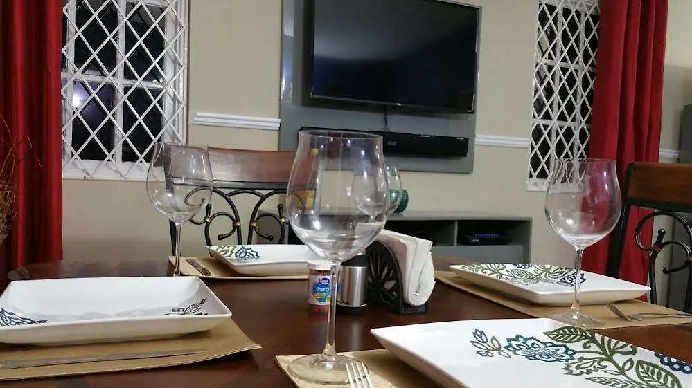 Casa Pinto Guest Apartment Κίνγκστον 0*,